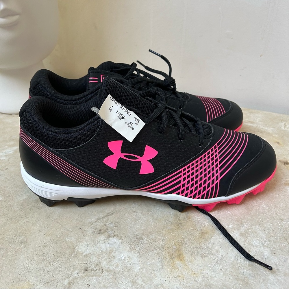 Under Armour size 11 women’s sport (soccer) cleats black and hot pink NWT!